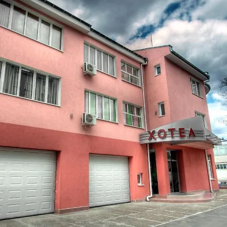 Отель Family Mania 3*