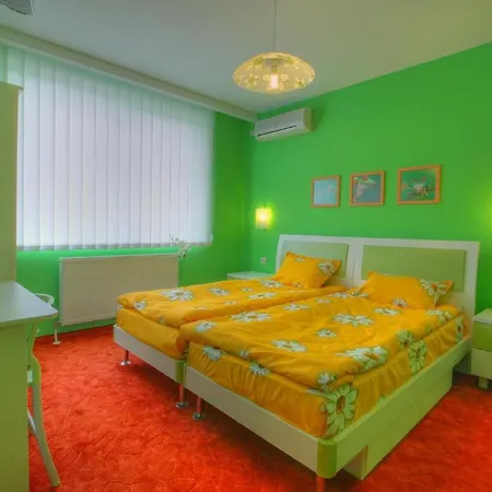 Family Mania Отель 3*